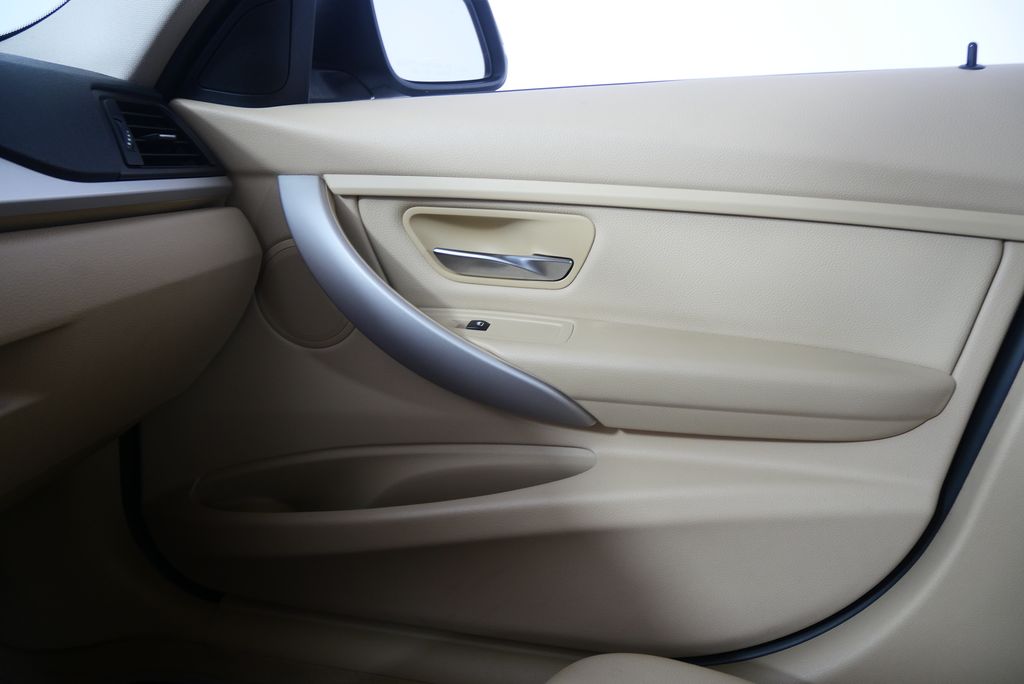 2015 BMW 3 Series 320i 26
