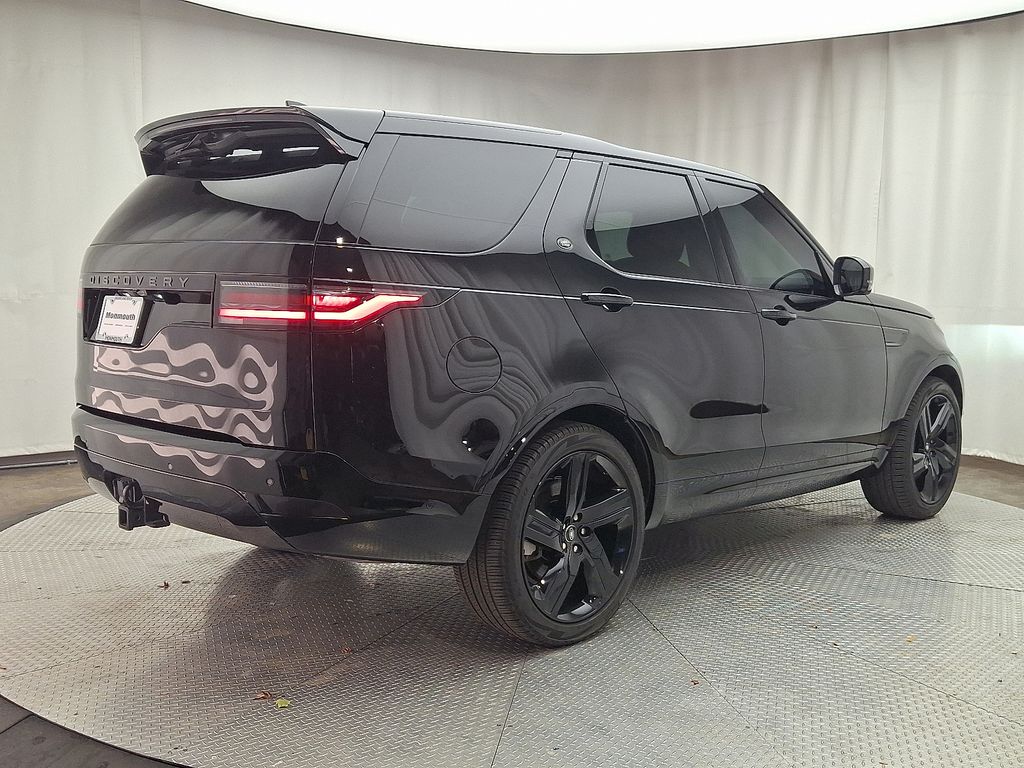 Thumbnail: 2024 Land Rover Discovery - 4