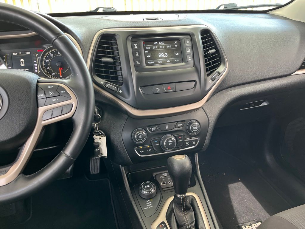 Thumbnail: 2017 Jeep Cherokee - 18