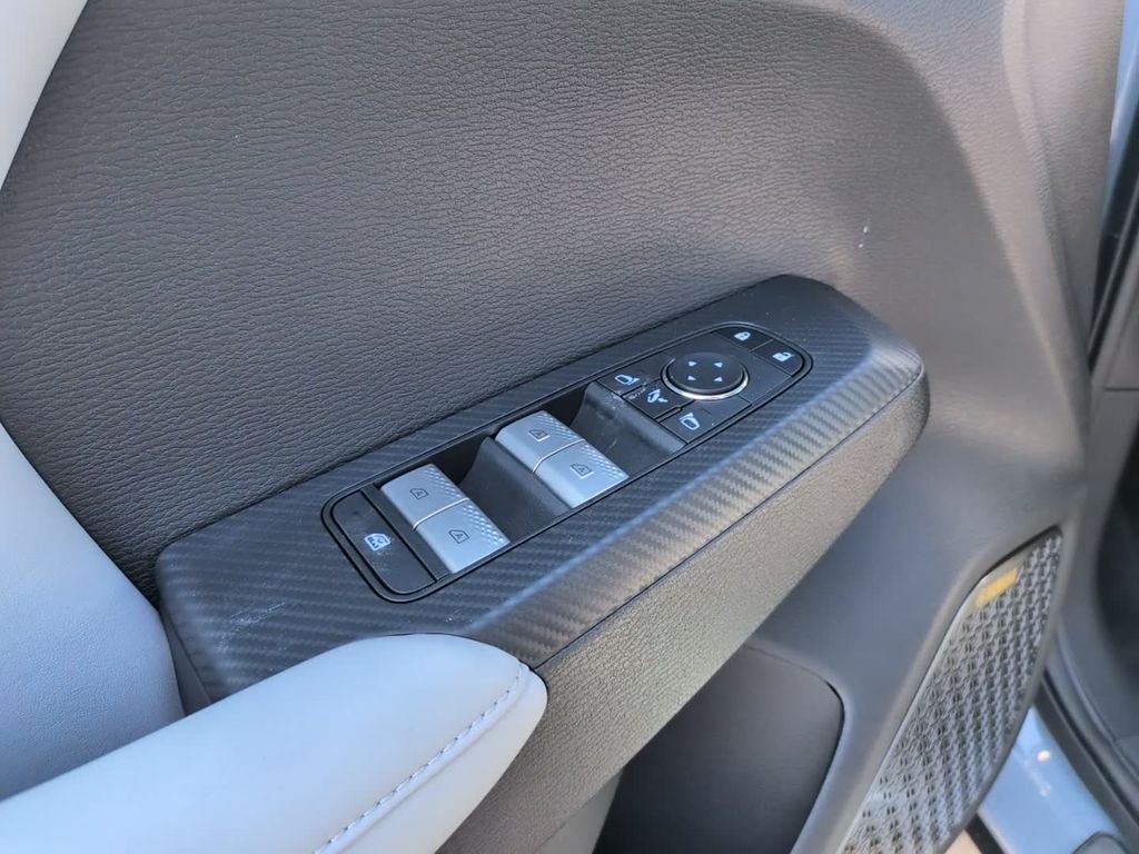 New 2026  Mitsubishi SE image 18