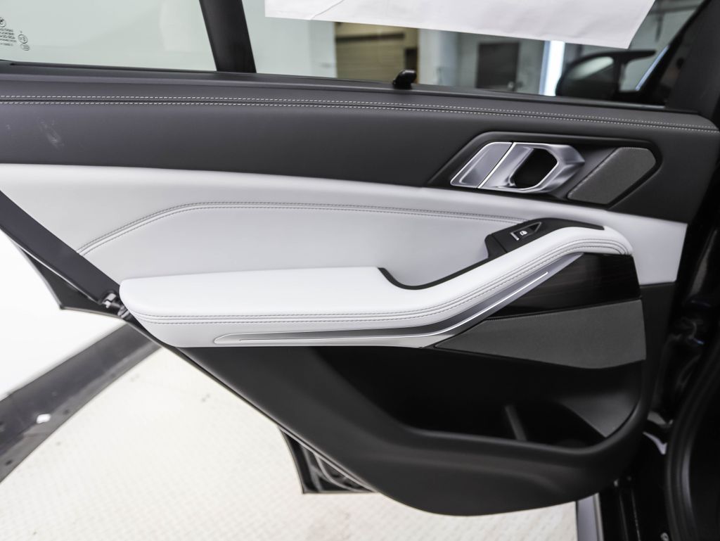 Thumbnail: 2026 BMW X5 - 21