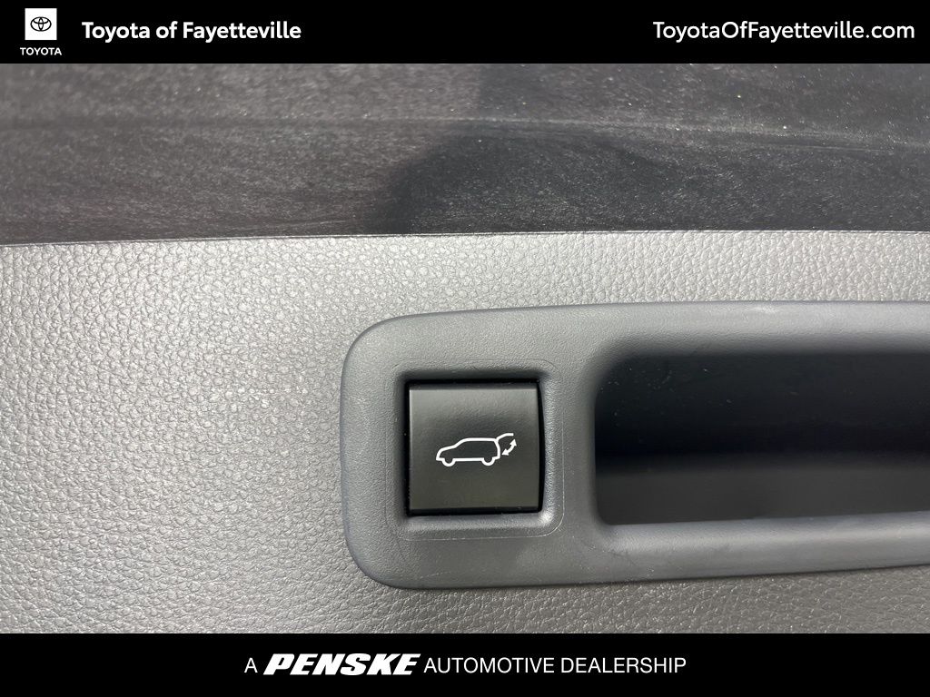 Thumbnail: 2023 Toyota Highlander - 14