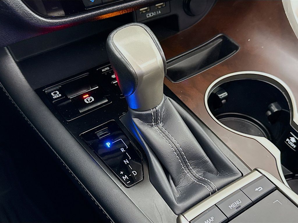 Thumbnail: 2020 Lexus RX - 17