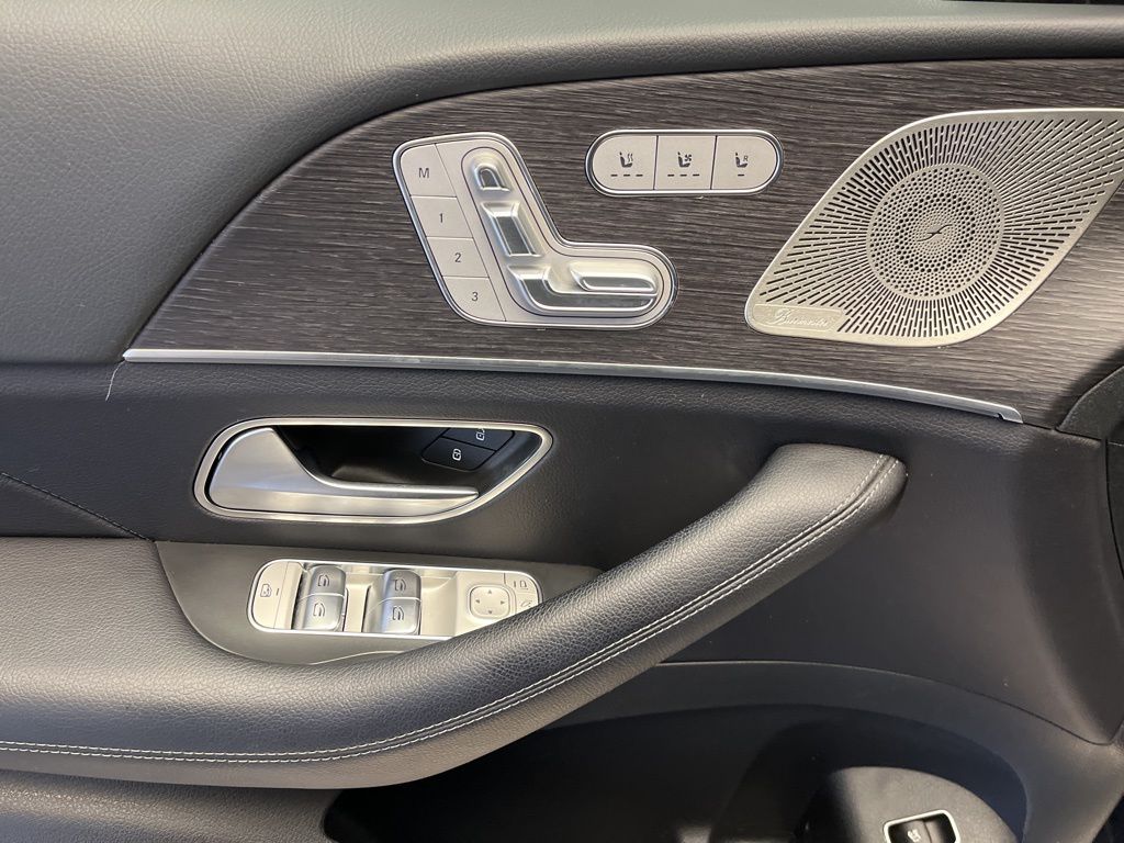 Thumbnail: 2022 Mercedes-Benz GLS - 12