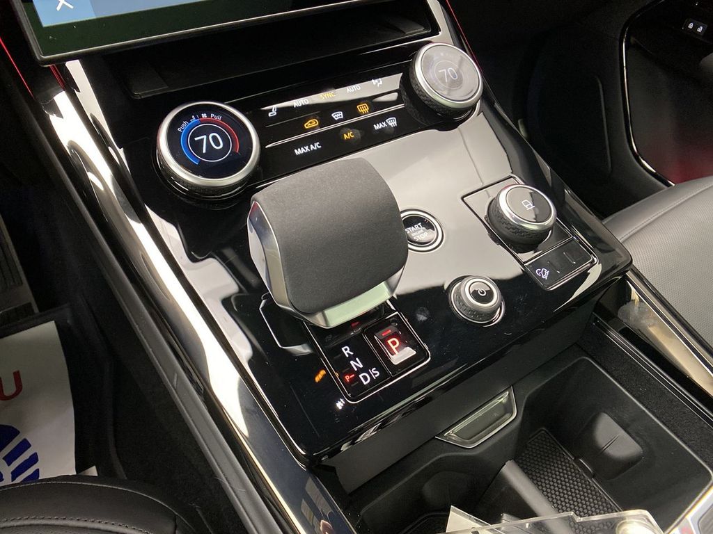 Thumbnail: 2023 Land Rover Range Rover Sport - 17