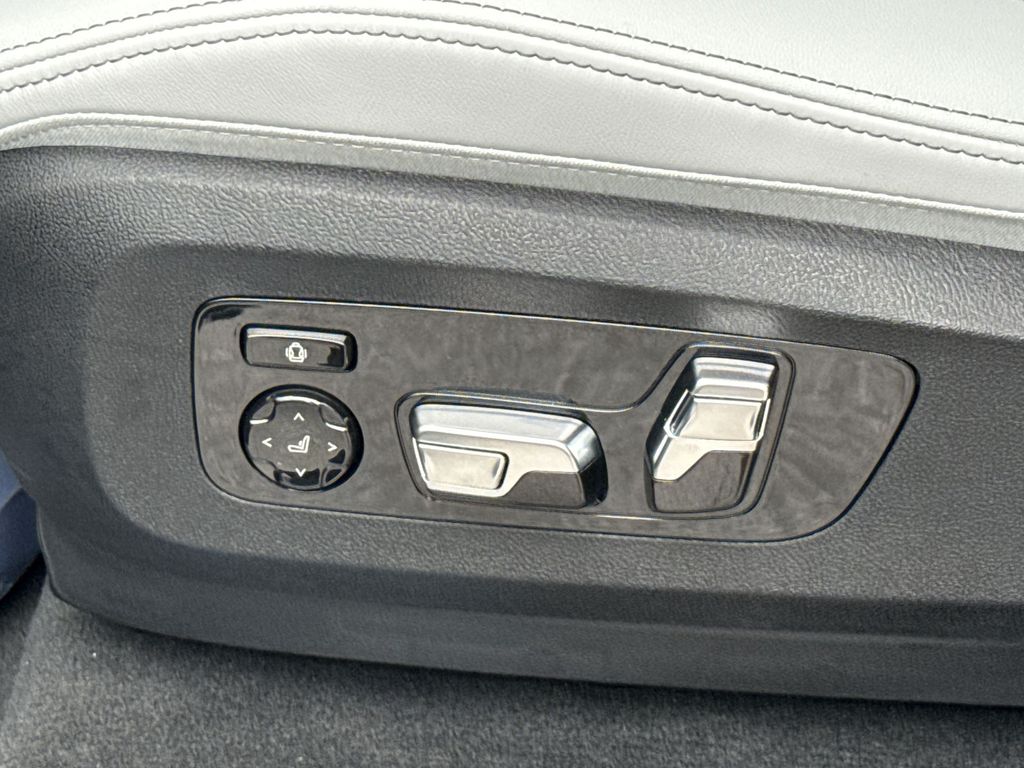 Thumbnail: 2027 BMW X7 - 12