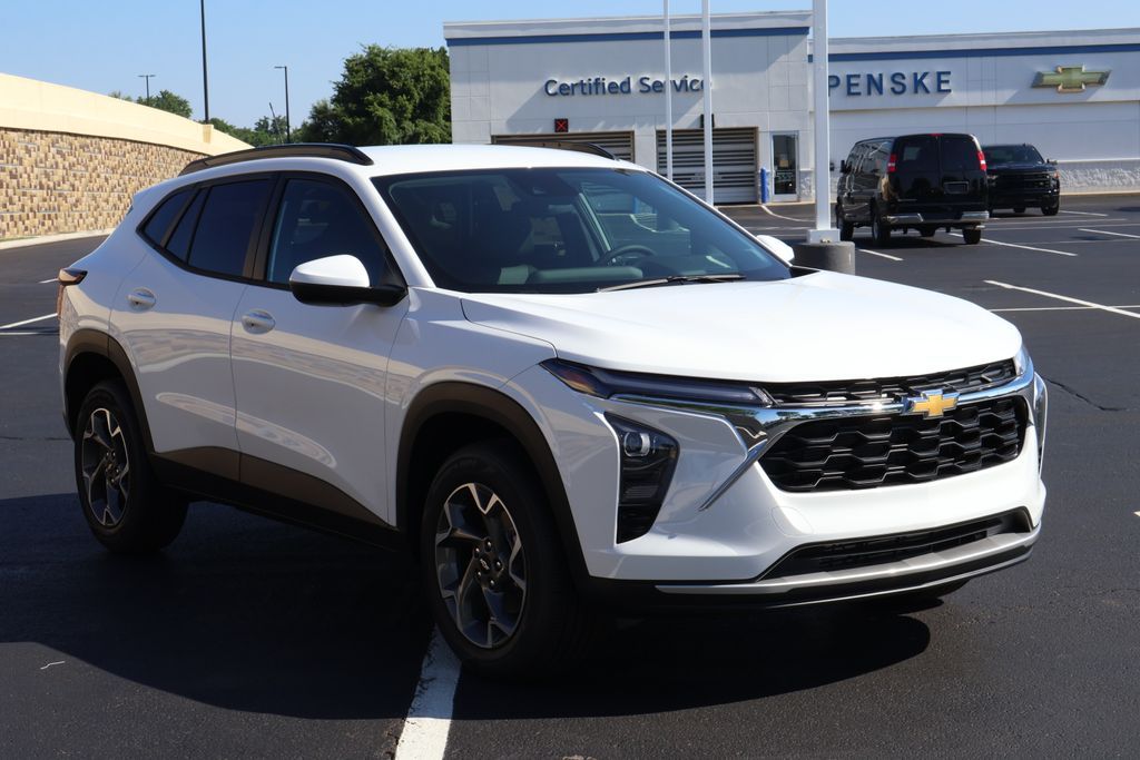 Thumbnail: 2026 Chevrolet Trax - 10