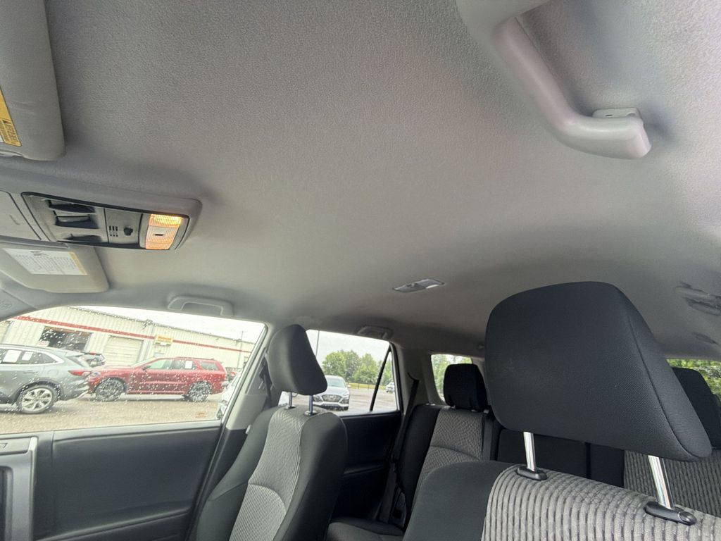 Used 2019 White Toyota SR5 image 21