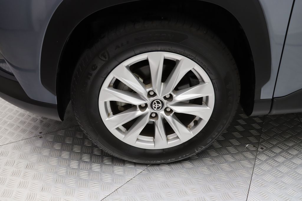 2022 Toyota Corolla Cross LE 4