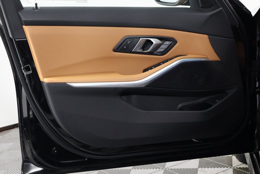 Thumbnail: 2026 BMW 3 Series - 12