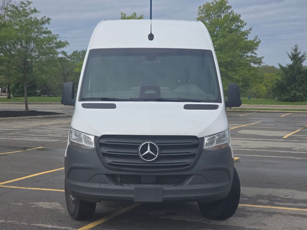 Used 2025 White Mercedes-Benz Cargo 144 WB image 8