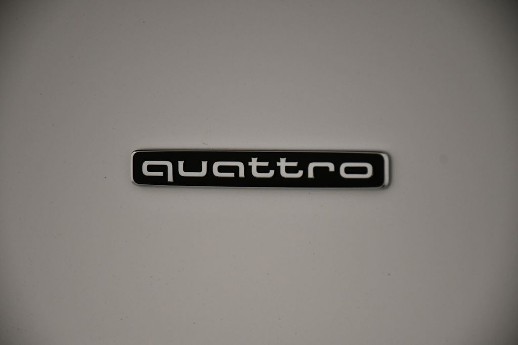 Thumbnail: 2025 Audi Q5 - 10