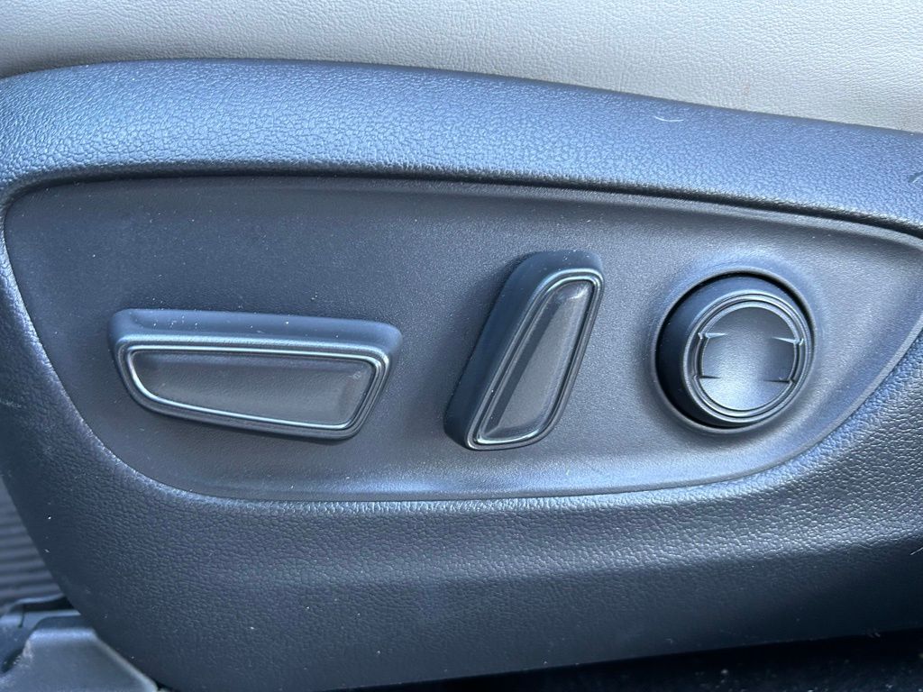 Thumbnail: 2024 Toyota RAV4 - 16