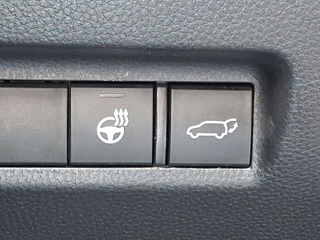 2021 Toyota RAV4 XLE 27