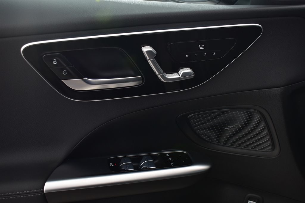 Thumbnail: 2025 Mercedes-Benz C-Class - 12