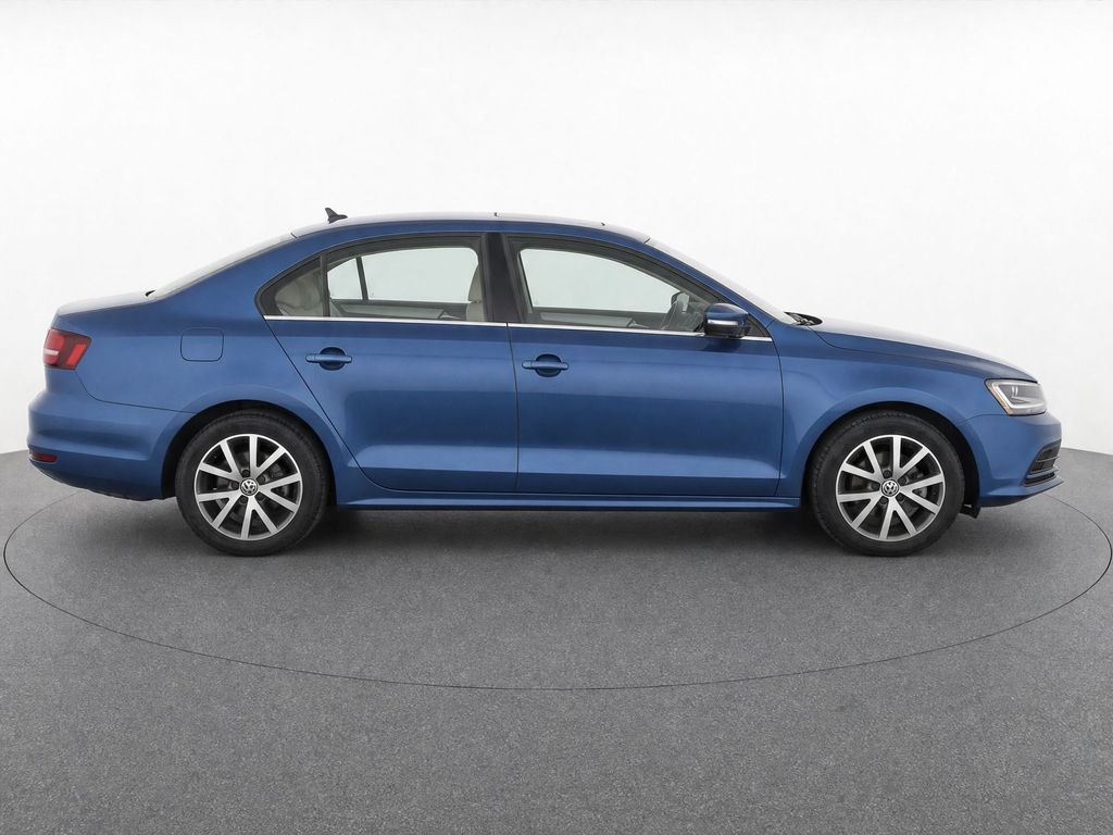 Thumbnail: 2017 Volkswagen Jetta - 2