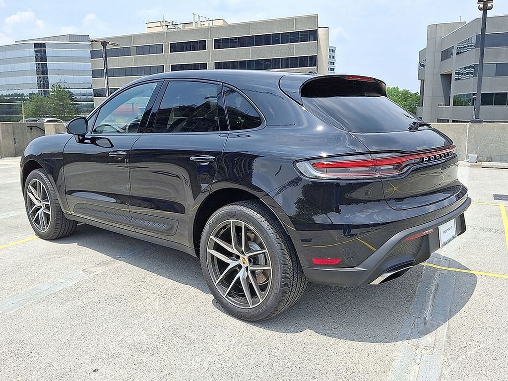 Thumbnail: 2025 Porsche Macan - 3
