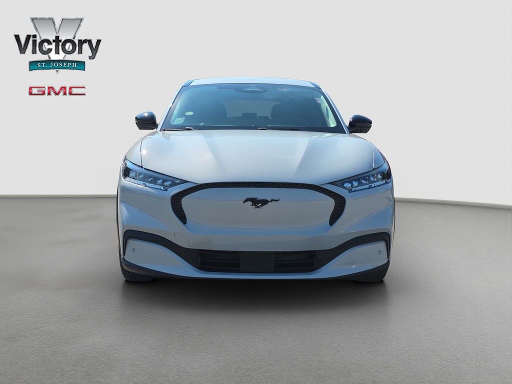 Used 2023 White Ford Select image 2