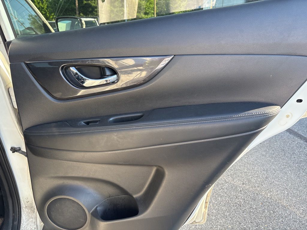 2017 Nissan Rogue — photo 10