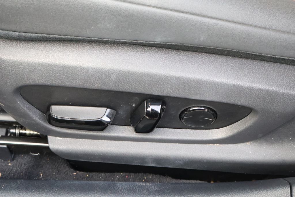 Thumbnail: 2022 Lexus ES - 11