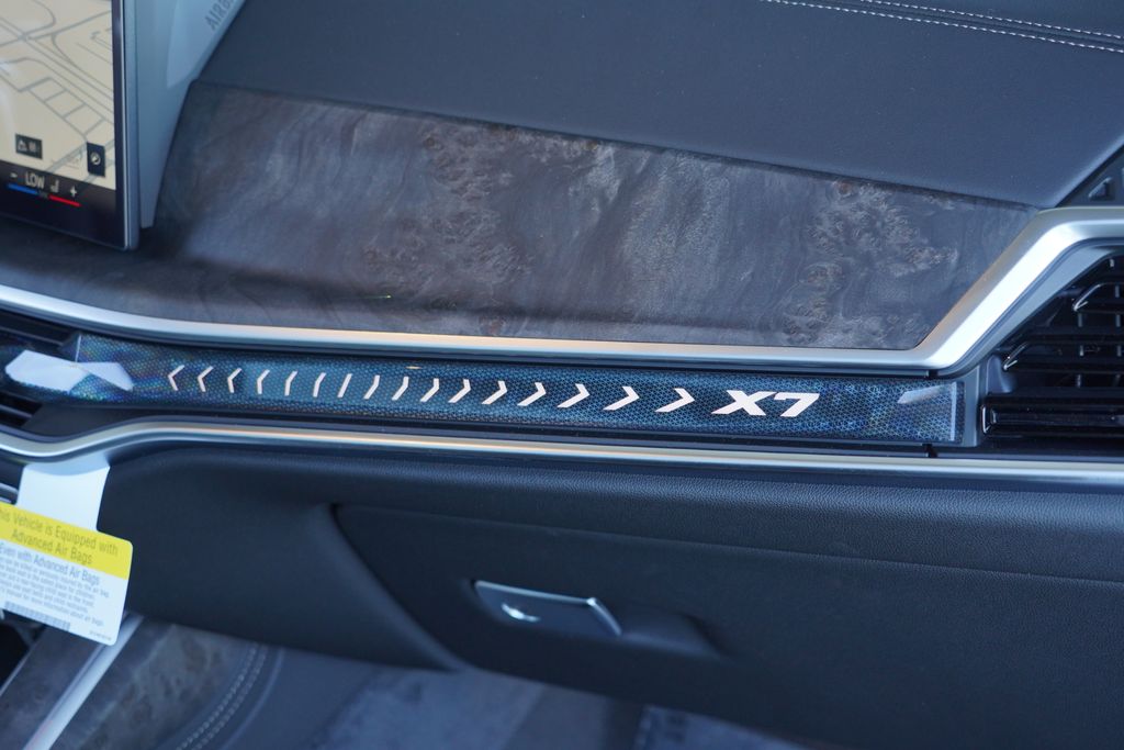 Thumbnail: 2027 BMW X7 - 18