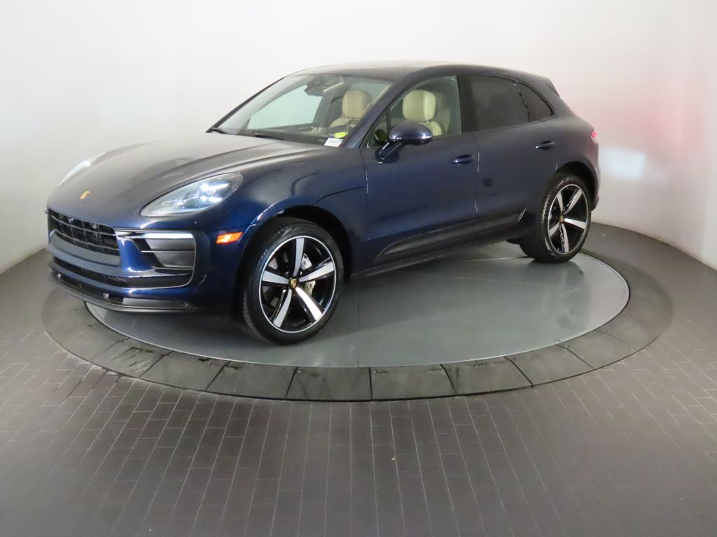 2022 Porsche Macan Base