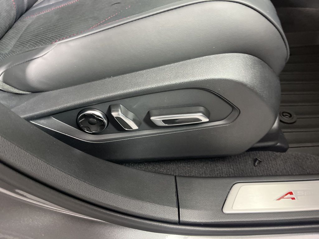 Thumbnail: 2026 Acura RDX - 9