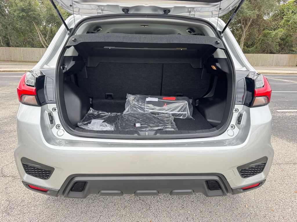 2025 Mitsubishi Outlander Sport ES photo 11