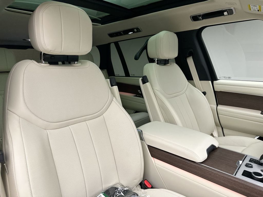 Thumbnail: 2027 Land Rover Range Rover - 6