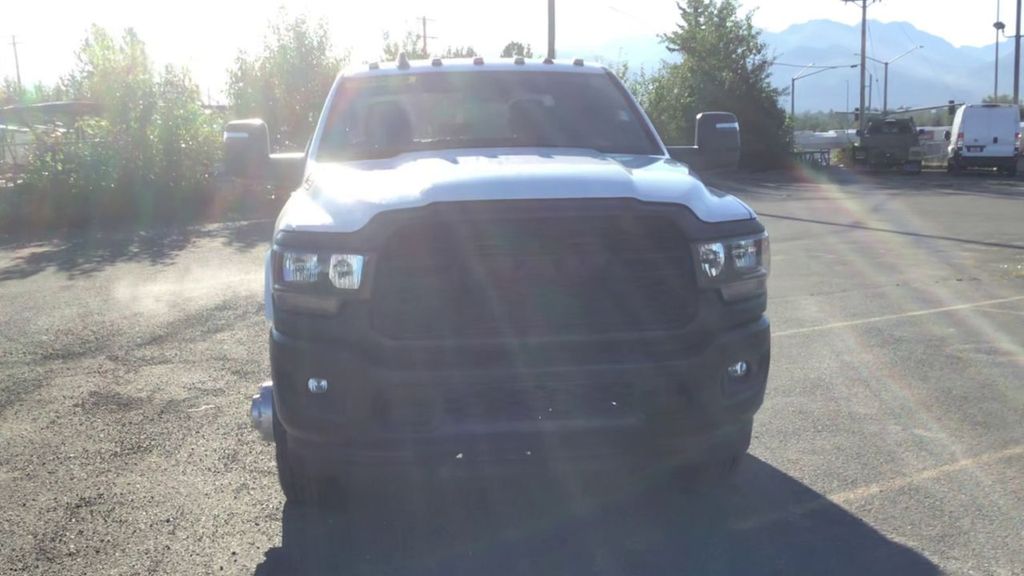 2024 RAM 3500 Chassis Tradesman - Photo 3