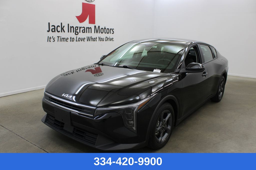 used 2025 Kia K4 car