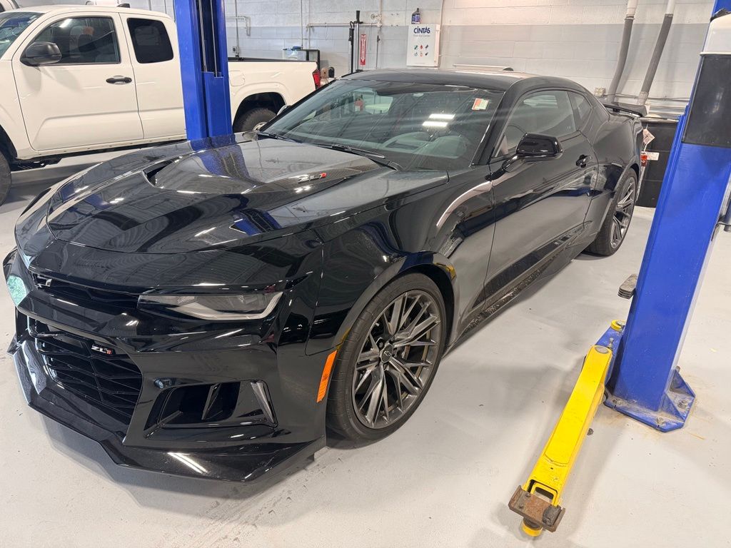 2024 Chevrolet Camaro ZL1 - Image 2