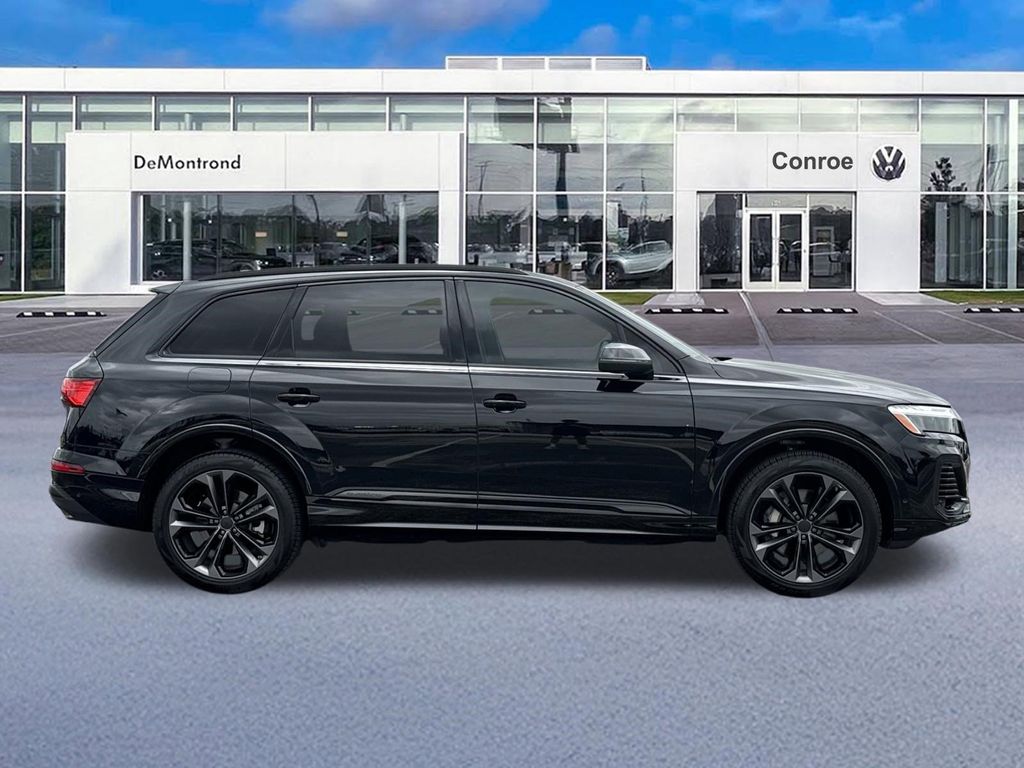 2025 Audi Q7 55 Premium Plus - 3