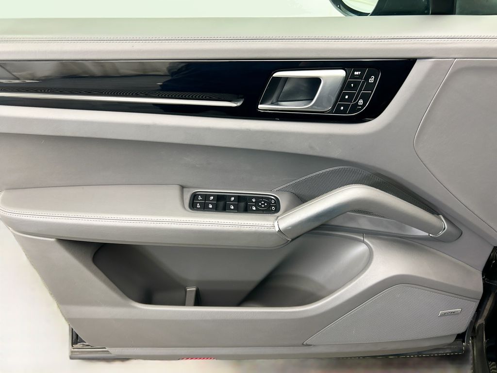 Thumbnail: 2022 Porsche  - 25