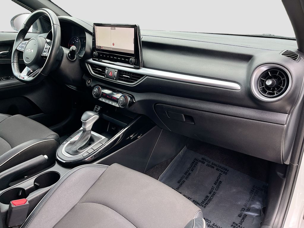 Used 2023 White Kia GT-Line image 27