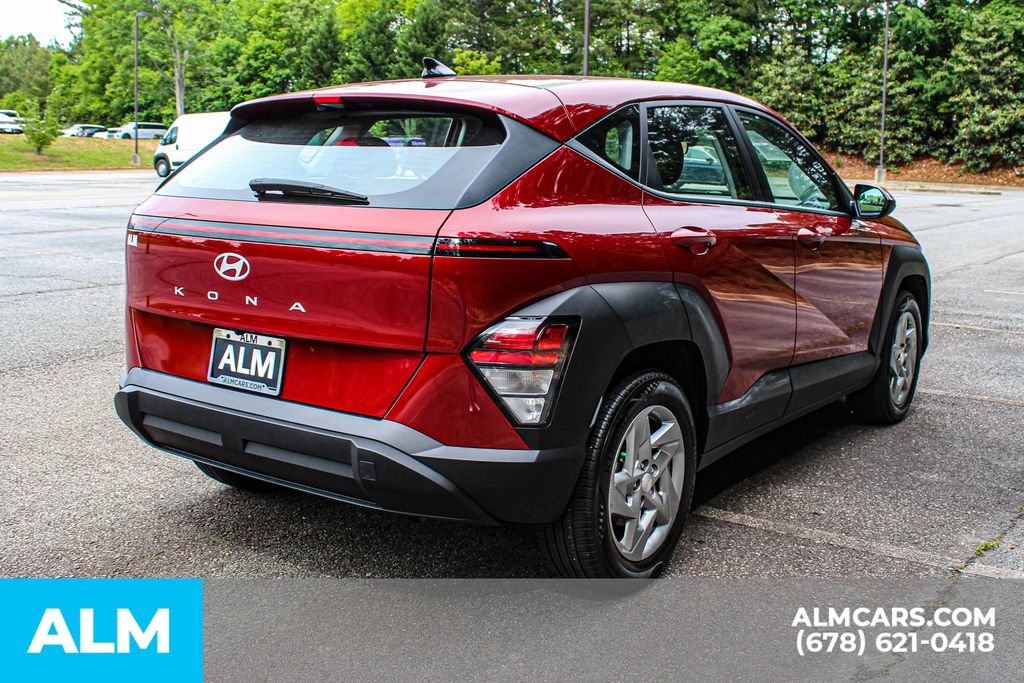 Used 2025 Red Hyundai SE image 6