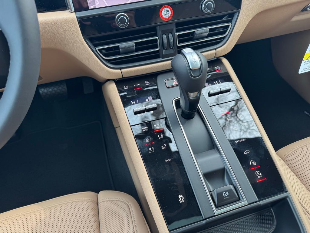 2025 Porsche Macan  21