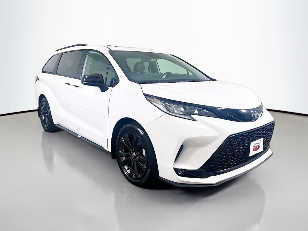 Thumbnail: 2026 Toyota Sienna - 3