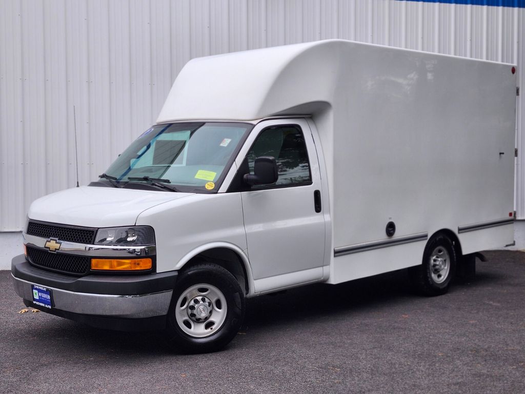 Summit White 2017 Chevrolet Express Chassis Van Rear-Wheel Drive 6-Speed Automatic Overdrive