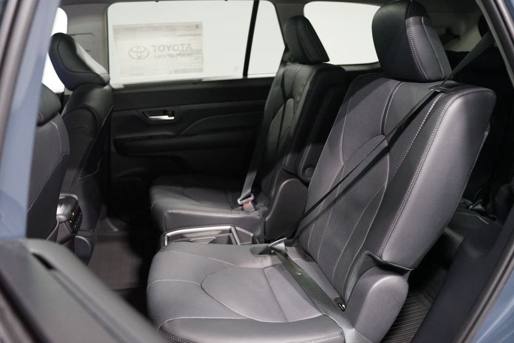 Thumbnail: 2026 Toyota Grand Highlander - 30