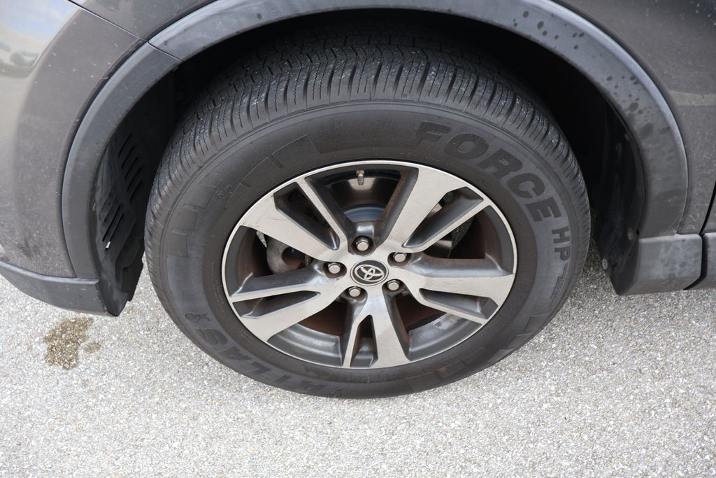 Thumbnail: 2018 Toyota RAV4 - 4