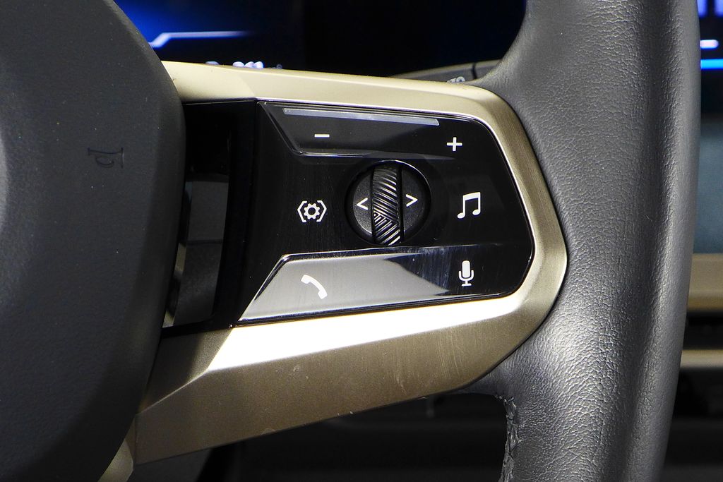 Thumbnail: 2023 BMW iX - 26