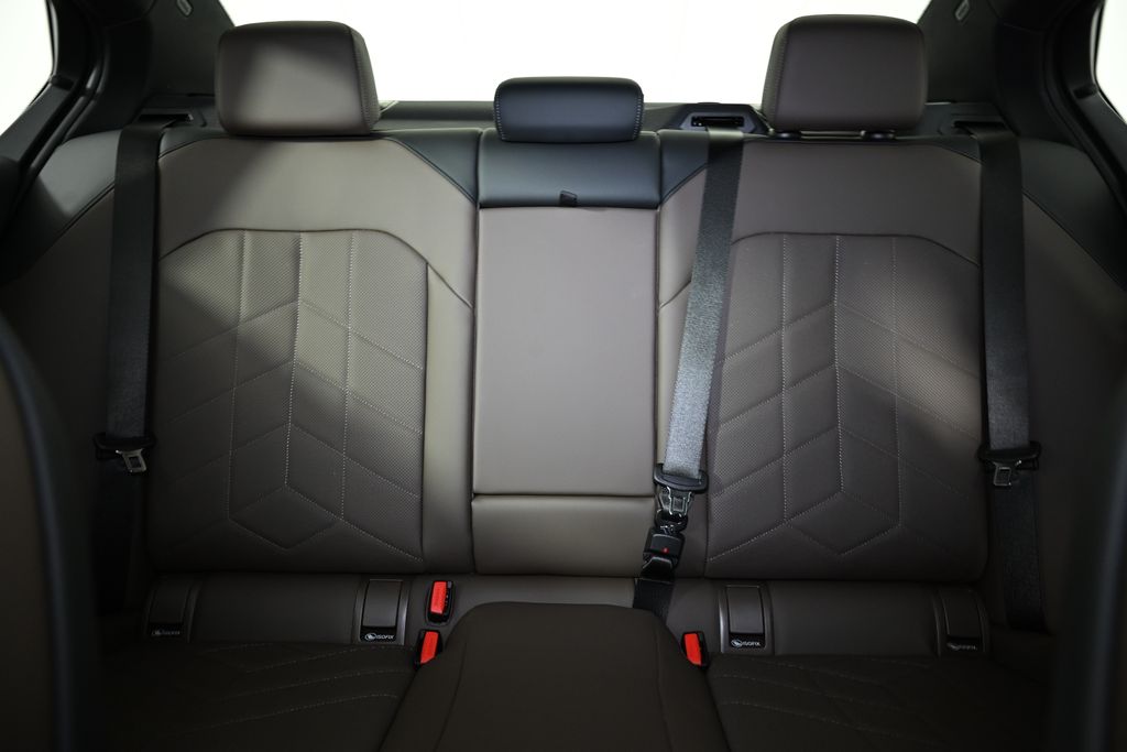 Thumbnail: 2026 BMW 5 Series - 25