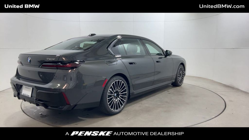 Thumbnail: 2026 BMW 7 Series - 8