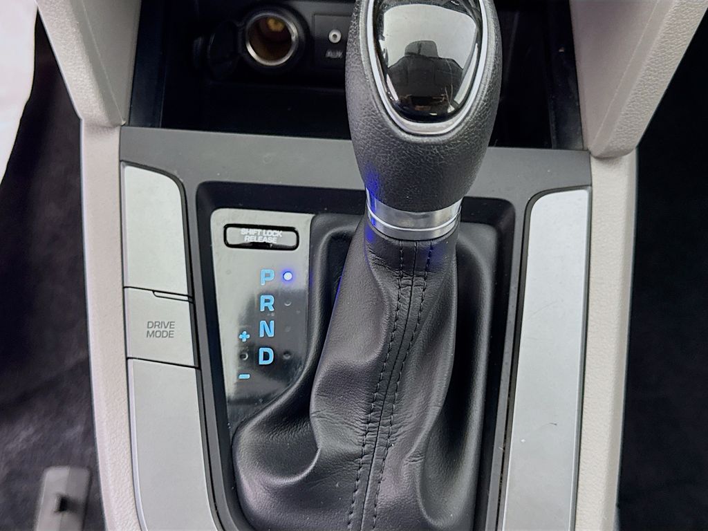 Used Car 2017 Hyundai Elantra  Se For Sale Under $10,000 In Austin, Texas