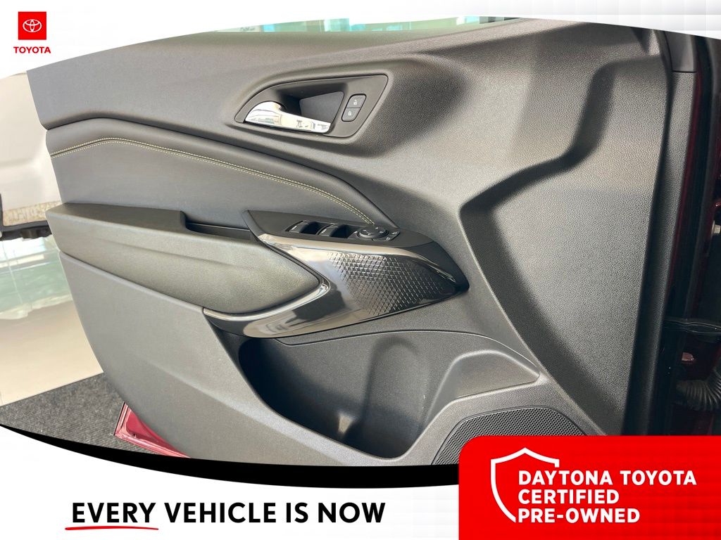 Used 2024 Chevrolet Trax SUV