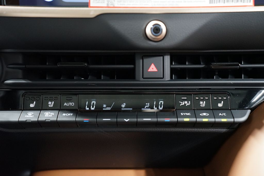 2025 Toyota Crown Signia Limited 22