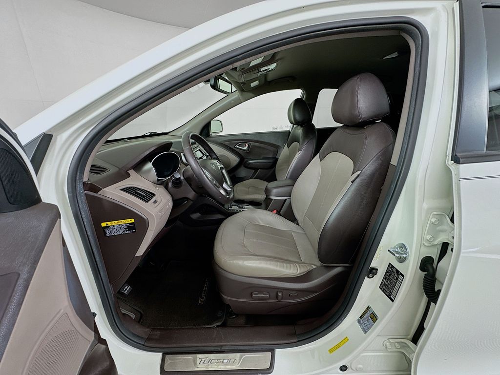Thumbnail: 2012 Hyundai Tucson - 20