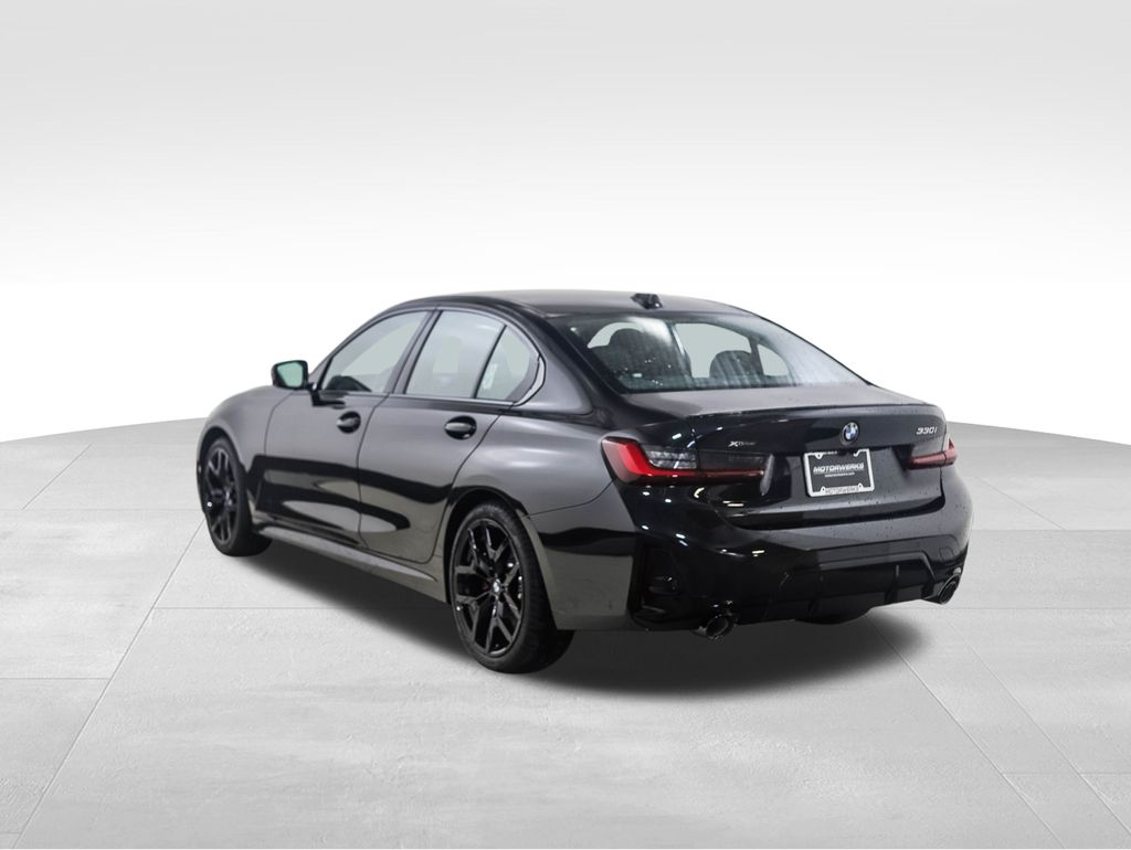 Thumbnail: 2025 BMW 3 Series - 3