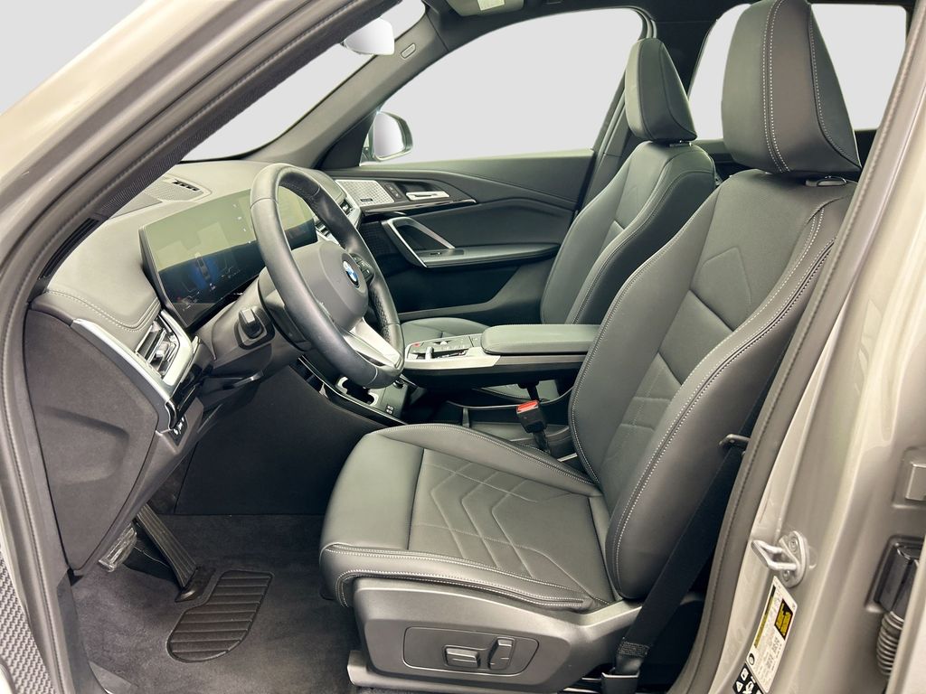 Thumbnail: 2025 BMW X1 - 17